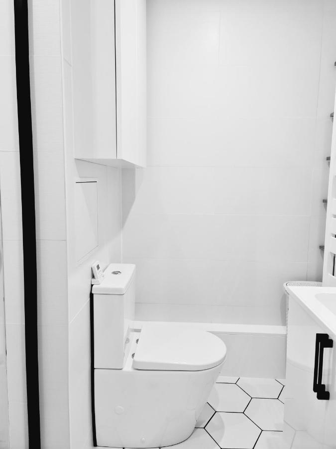 Chambre, Salle De Bain Et Salon Prive - Paris La Defense Пюто Экстерьер фото